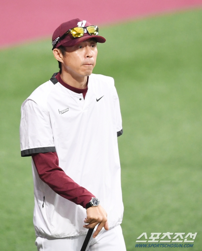 손혁 감독 사퇴를 바라보는 야구계 목소리, '분노&차분해져야'