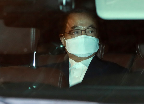 '강제추행 혐의' 오거돈, 구속영장 왜 기각됐나