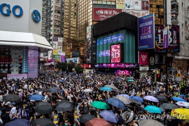 중국, 홍콩보안법 전면 지지…"홍콩의 장기적 안정 보장"